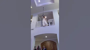 نشاركم احد اللحظات لنزول العروس دخول العروسه اكسبلور 