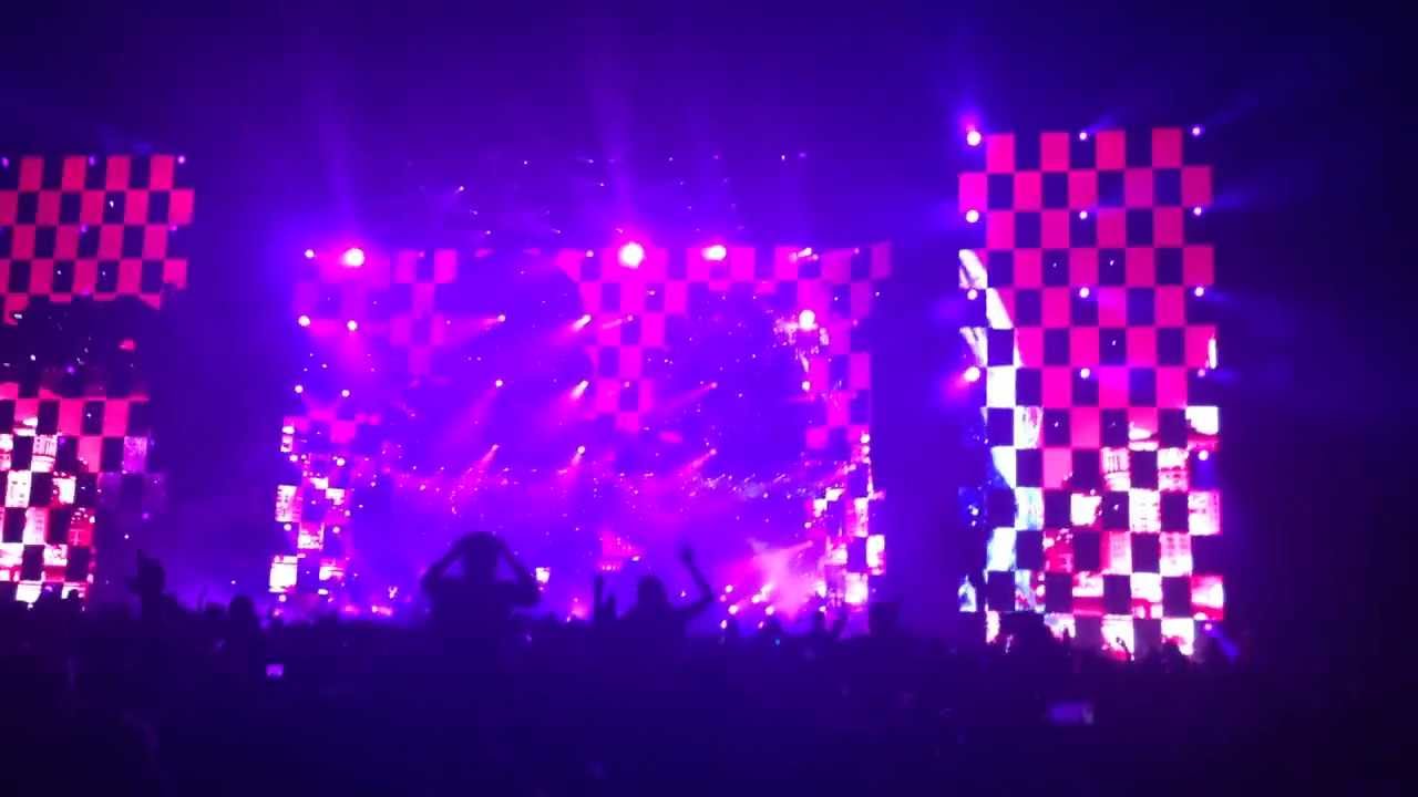 Avicii EZOO 2013 Silhouettes