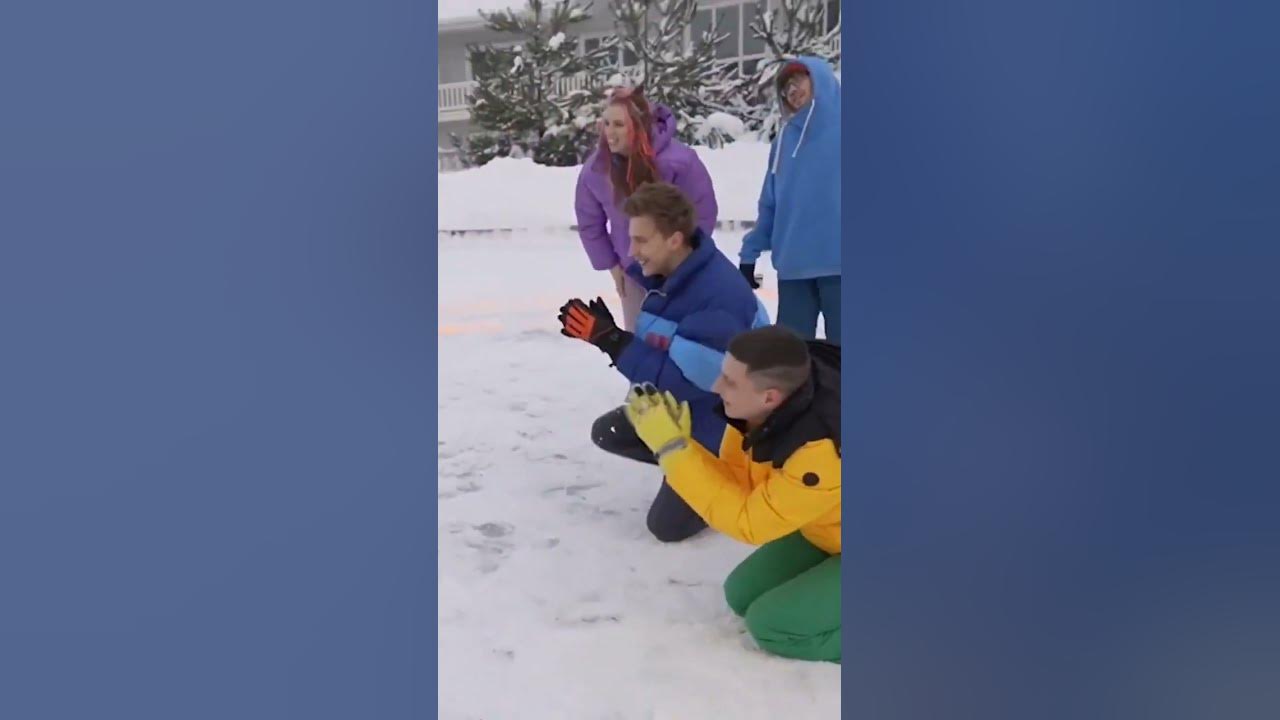 Челлендж кто последний вылезет. Кто последний выберется из снежного круга ЧЕЛЛЕНДЖ !. Кто последний выбится из снежного круга. Кто последний выйдет из круга ЧЕЛЛЕНДЖ зимой. Кто последний выйдет из красного круга ЧЕЛЛЕНДЖ без людей зимой.