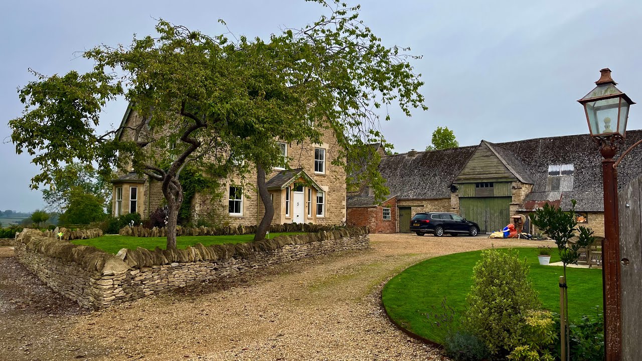 Signs of Autumn? Early Morning Walk in the English Countryside