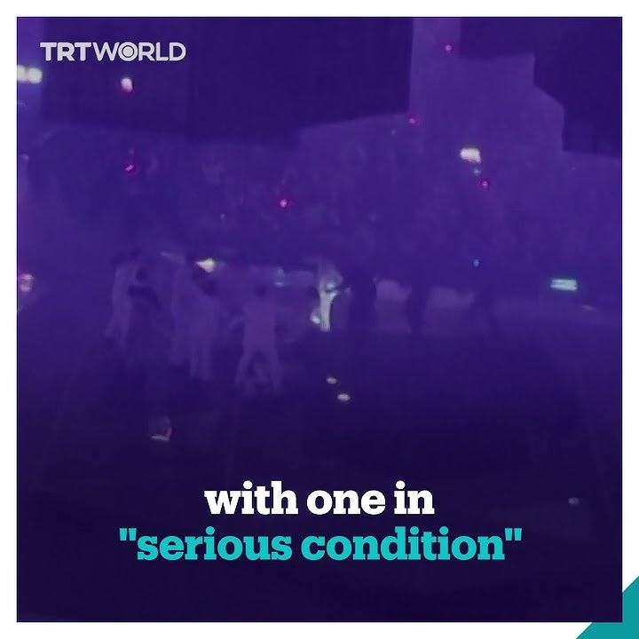 Download lagu Suspended video screen falls on dancers at concert