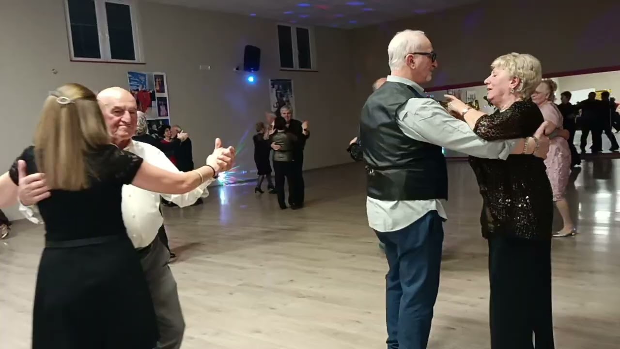 serata di capodanno 31-12-2025  locale combinazione divina Oleggio  (NO)