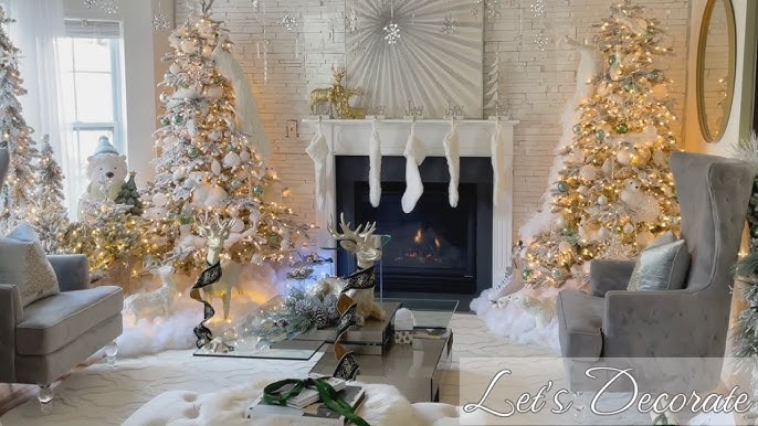 The Gucci Guide to Holiday Decorating -  Holiday decor, Elegant christmas  trees, Minimalist christmas decor