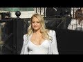 Iskra Lawrence Paris 28 September 2018 Fashion Week Show Balmain 