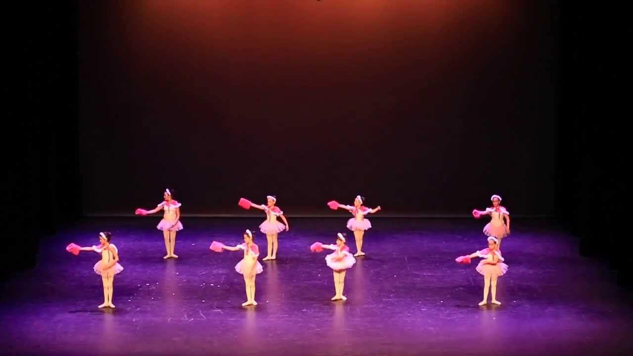 Fin de curso 2013 Centro de baile Stylo s  BALLET CLASICO INFANTIL LAS PATINADORAS CELIA VALLS  Nº