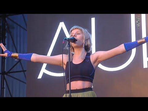 Aurora - Soft Universe (Live Lollapalooza Chile 2018)
