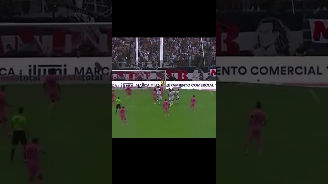 Messi's crazy free-kick shot! 