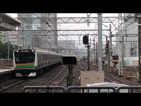 おんなじ顔が次々やって来る川崎駅 E233系 3並走で入線