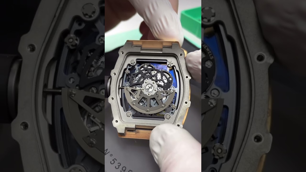 Whats inside a RM 30? Video from chronosky 