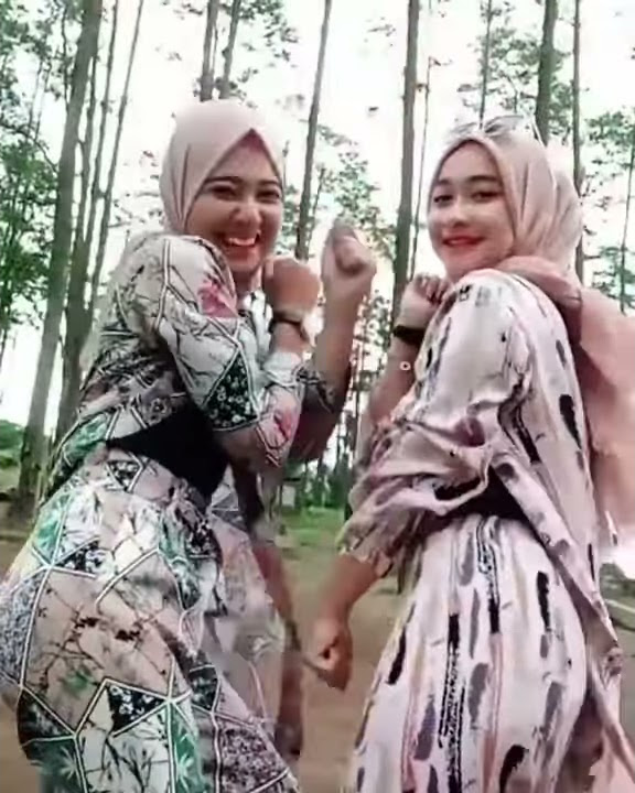 Kakak cantik jilbab goyang asyik. Story WA Instagram tiktok 30 detik lucu unik menarik