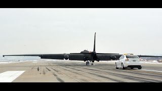 How The U-2 Dragon Lady Is Landed With The Help Of 140-Mph Chase Cars!