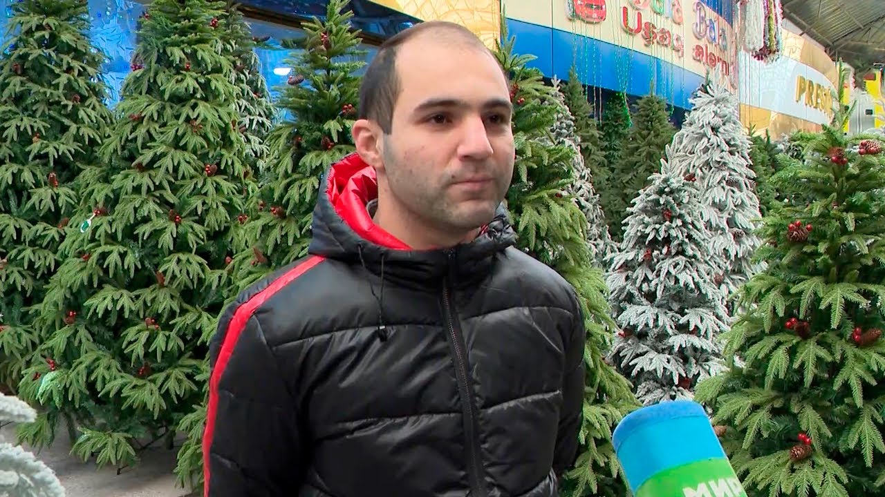 Азербайджанцы пытаются успеть купить ели до Нового года