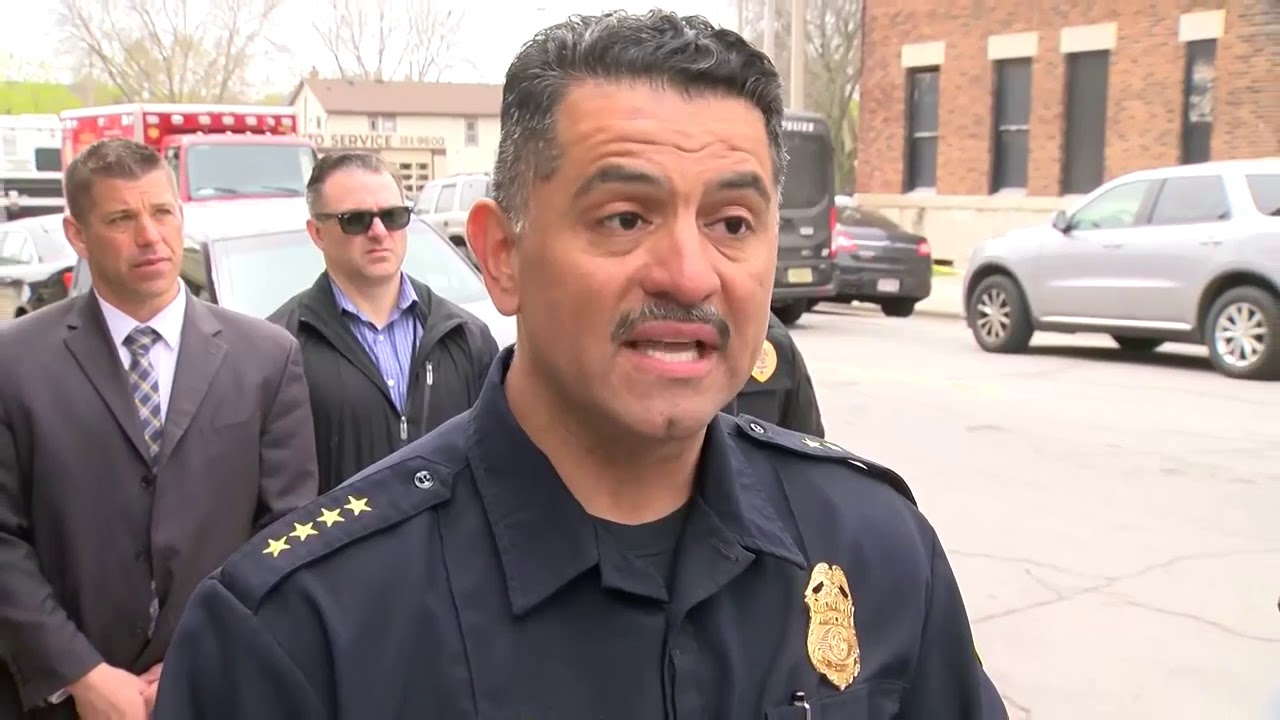 Man killed in officer-involved shooting on Milwaukee's south side - YouTube