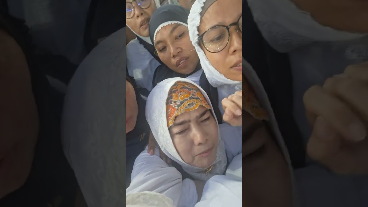 perjuangan cium Hajar Aswad.
