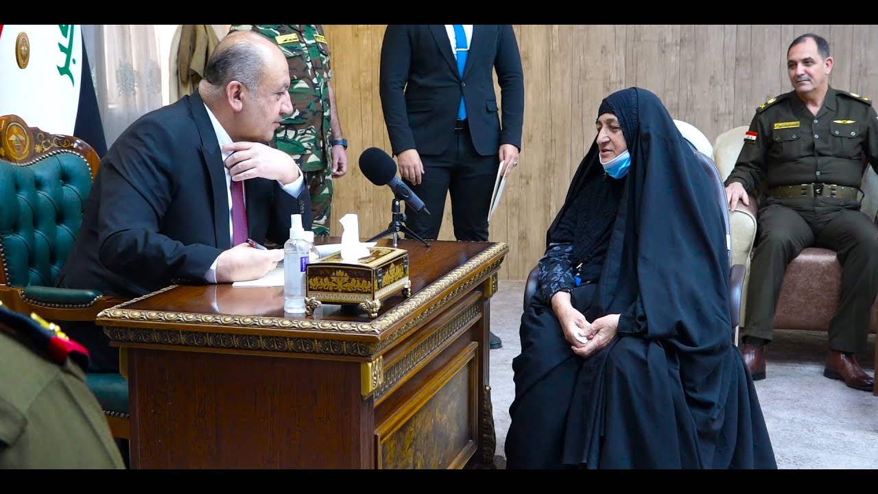 وزير الدفاع يستقبل عدداً من الجرحى وعائلات الشهداء ويأمر بتنفيذ طلباتهم فوراً