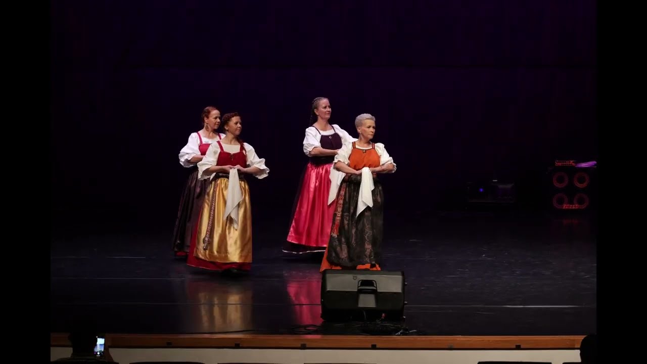 Iisalmi, Ihmeiden Ilta 24.8.2024: Ulmalan Nuorisoseura: Tanssiesityksiä / Finnish Dance Performances