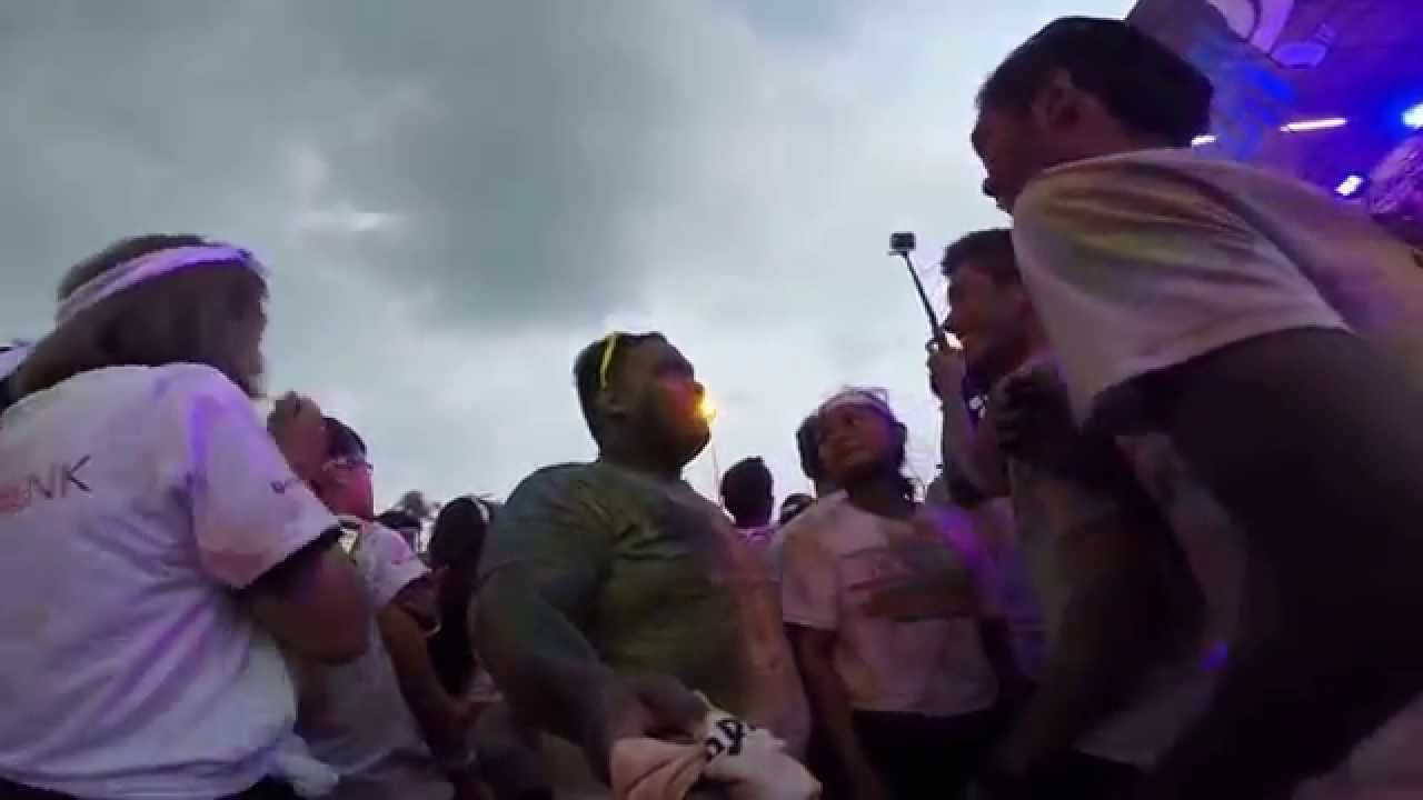 colour run 2015 singapore. (howtheworldroll&gang)