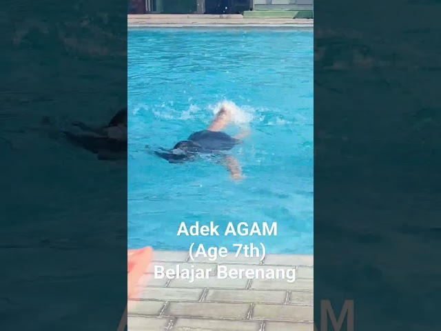 Adek AGAM (Age 7th) Belajar Berenang #shorts class=