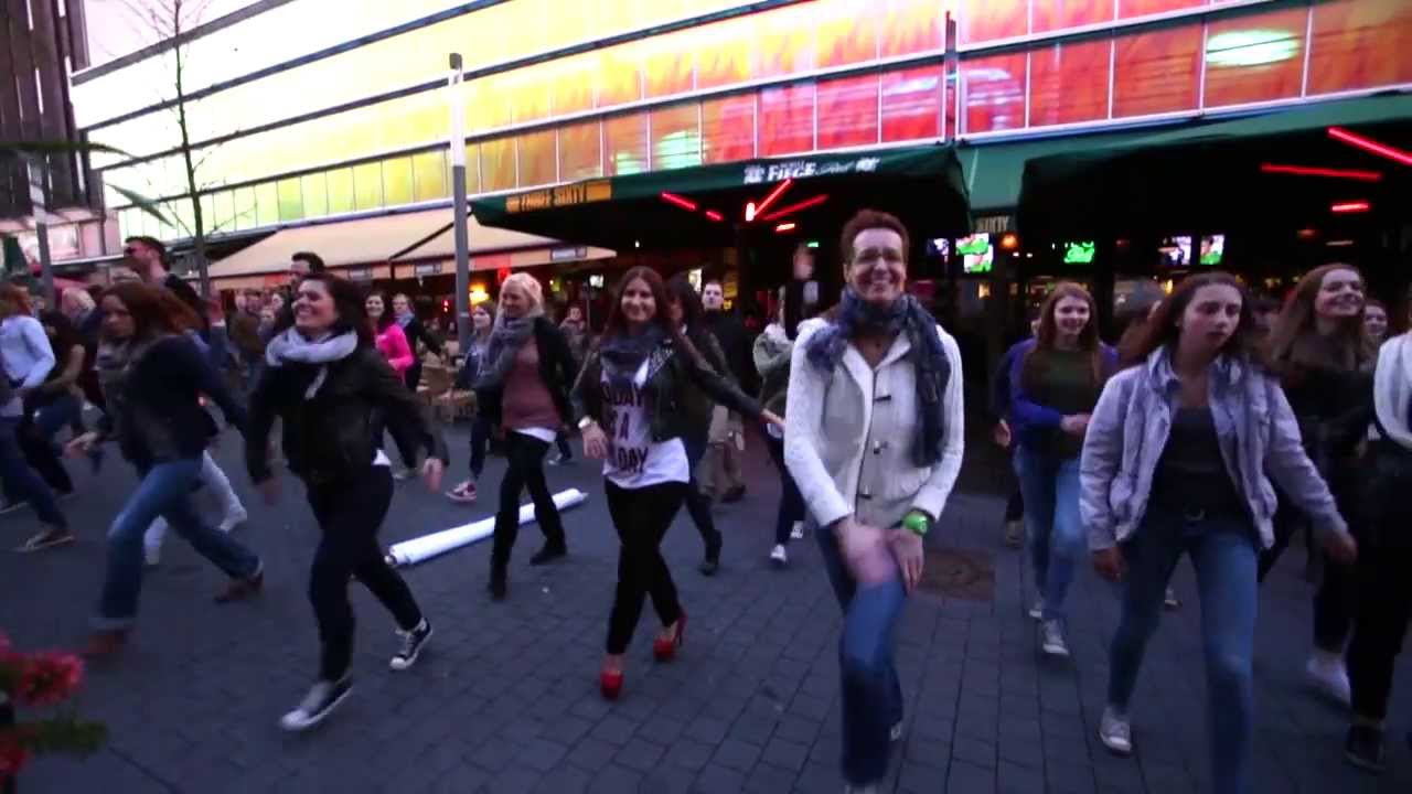 Flashmob Bermuda3ECK BOCHUM....TANZT in den Mai!