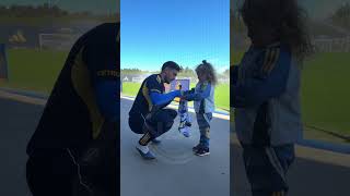 El hermoso gesto de Leandro Paredes 😍 #bocajuniors #leandroparedes #paredes