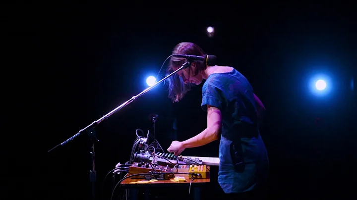 Colleen Takes Us Through Her  Live Setup