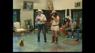 Thayná Vasconcelos canta 