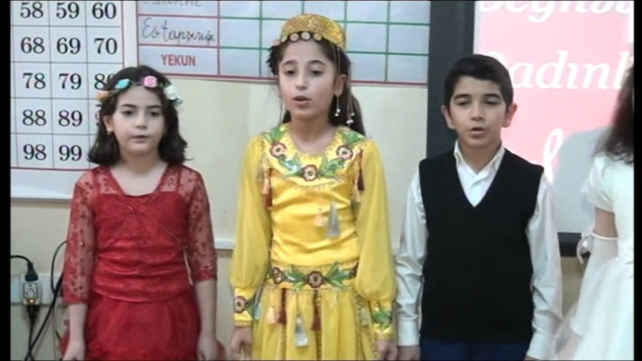 210 sayli orta mekteb 3B sinfi 8 Mart Tedbiri