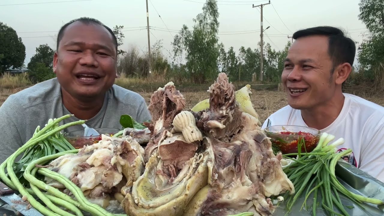 เพจ อาหาร น่า กิน Update New ต้มหัวหมูกินทั้งหัวมาร่วมแสดงความยินดีกับฮ่องป่ง กับบรรยากาศการต้อนรับอย่างอบอุ่นครับ | อิแอบแซบ
