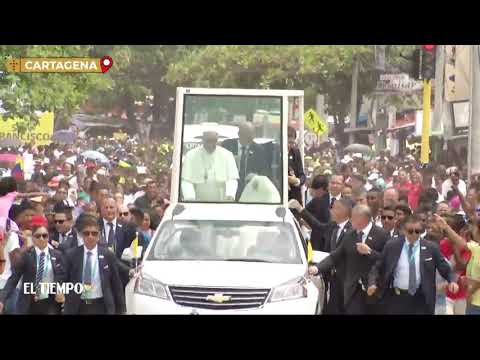 Papa Francisco se golpea contra el papamóvil en Cartagena | EL TIEMPO