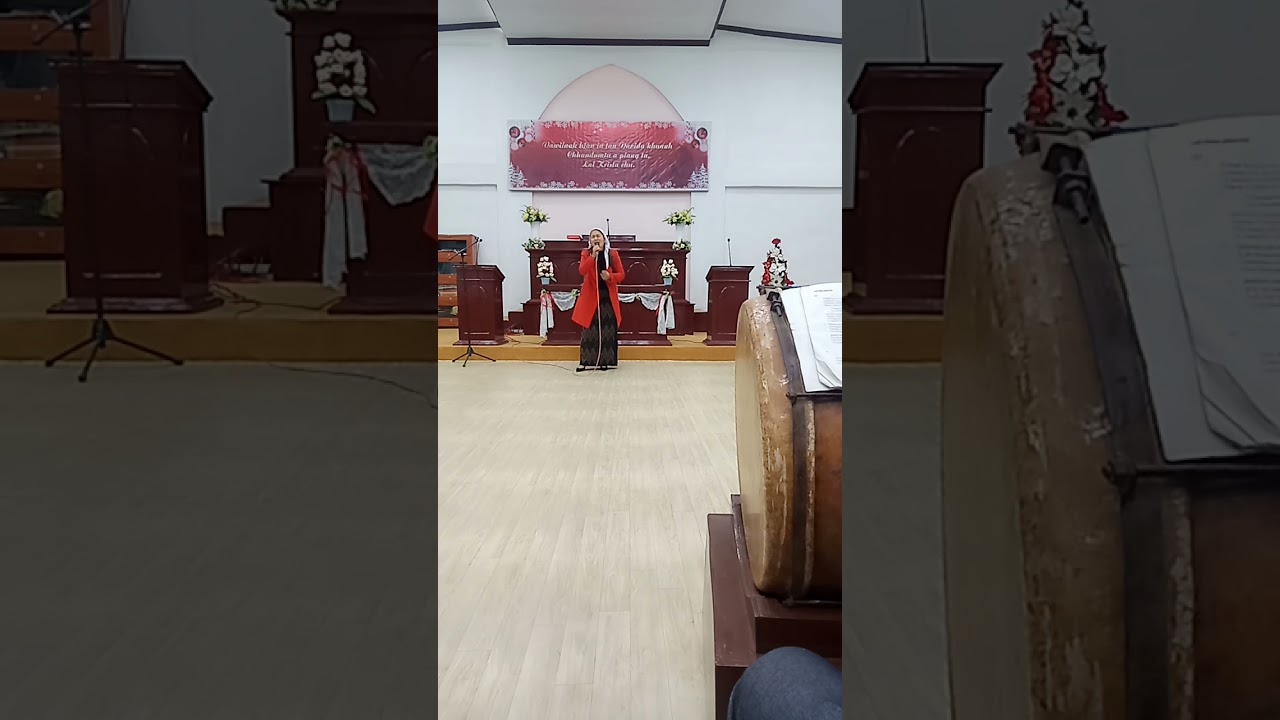 F. Lalhriatchhungi.  Tang fan fan (Live)