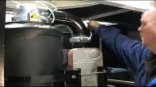 Dismounting discharge valve of N2 compressor of Tanker Ship. TMC ML 200-315