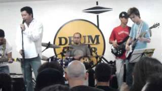 mauricio baterista e banda música do queen