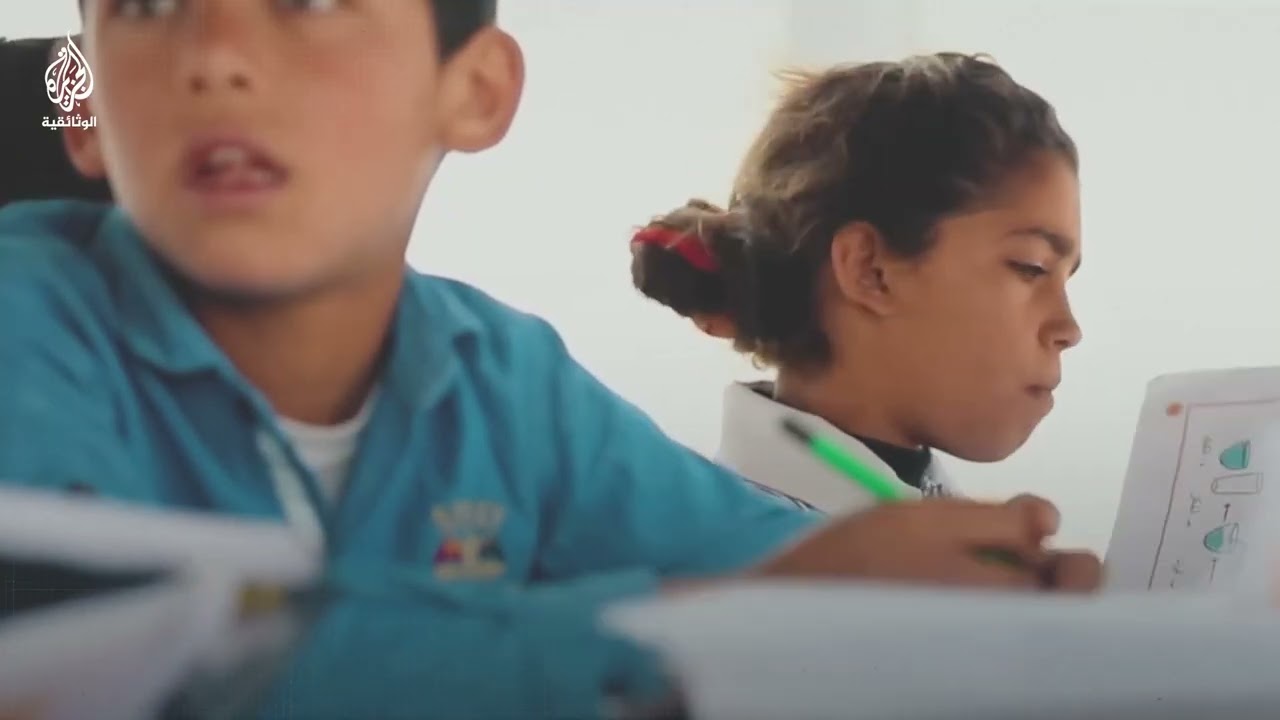 طلبة فلسطينيون يدرسون في الخيام بعد هدم الاحتلال مدارسهم