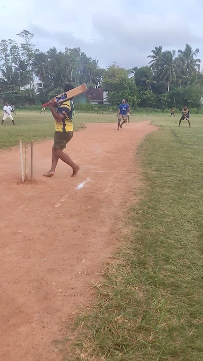 Samitha aiya podi malliwa alla gaththa 🥰😍 #villagecricket #cricketaddict