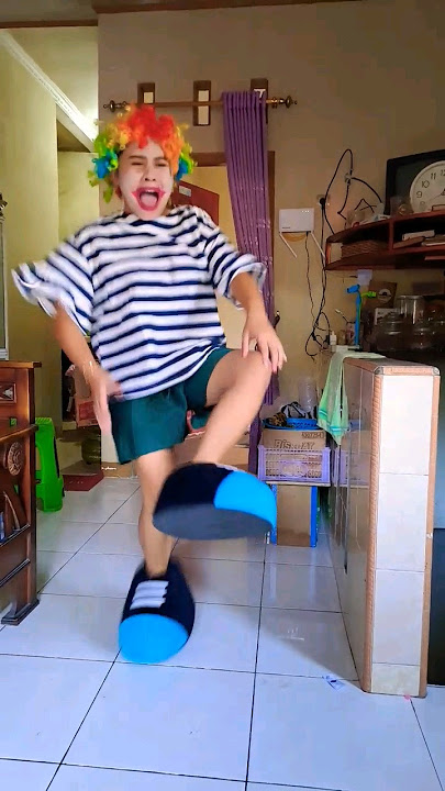 sepatu aneh isi permen😱🍬🍭🌈 #shorts #viral #candy #funny #lucu #prank #dance #ฝากติดตาม #trending