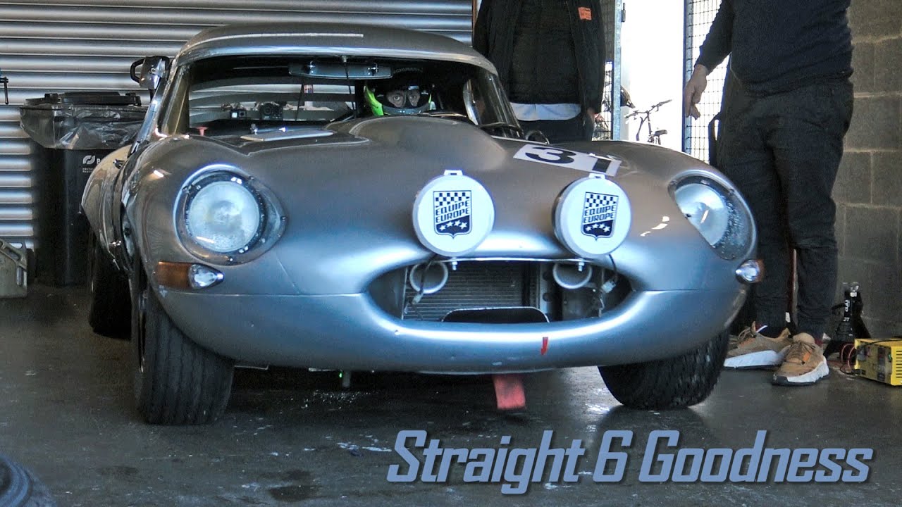 Lot de deux voitures circuit 24 Jaguar Type E - Collection