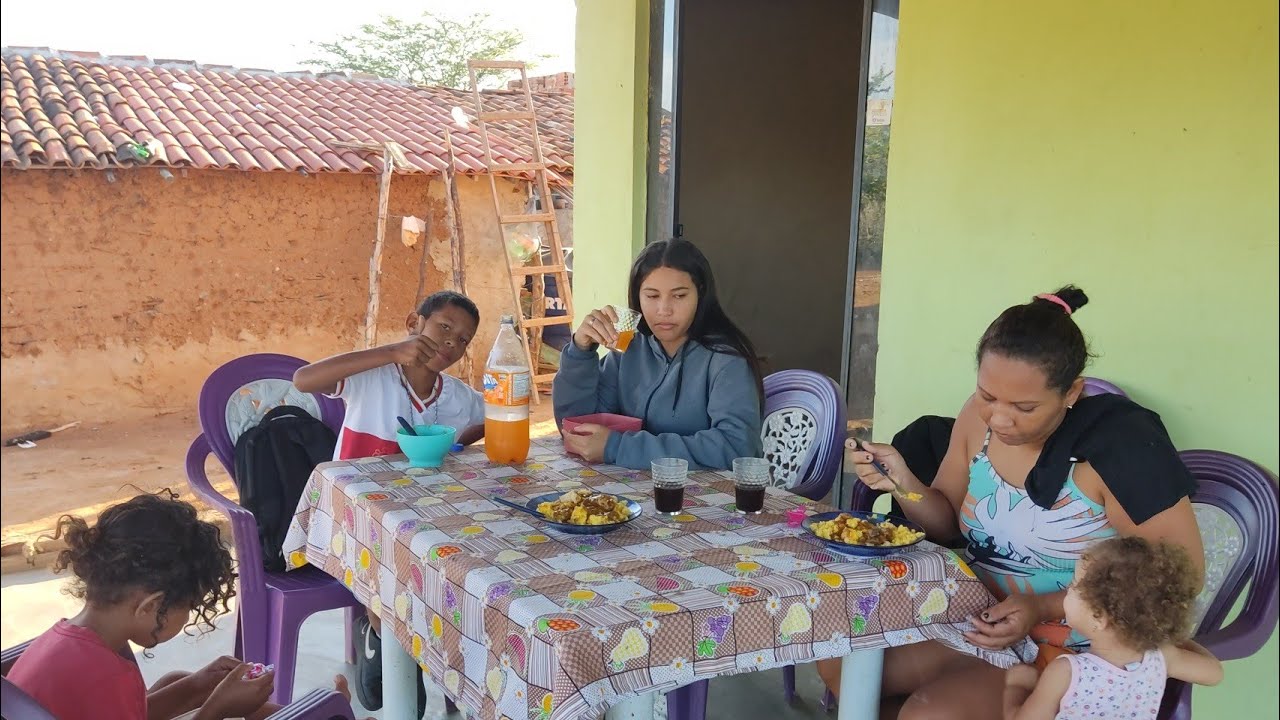 O café de hoje foi cuscuz com costela de boi 😋