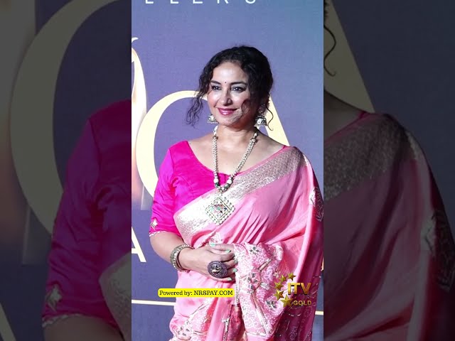 The evening saw a breathtaking mix of traditional and contemporary fashion.