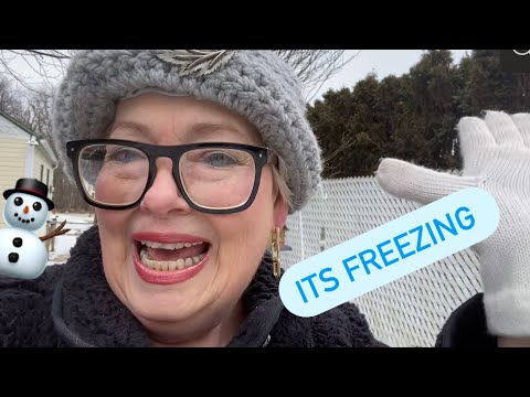 THE SNOW IS ON ITS WAY ITS FREEZING - YouTube