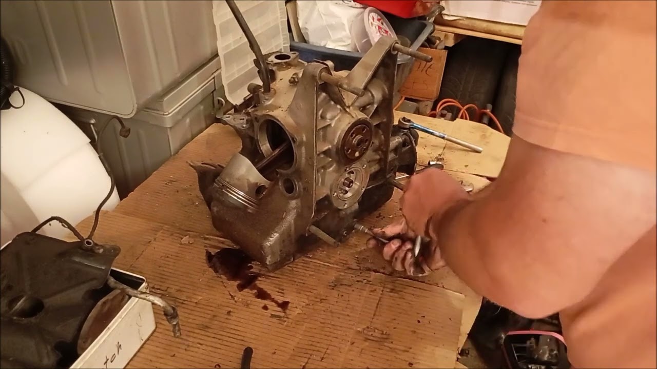 Démontage d'un moteur de 2CV 602cc type A06 635