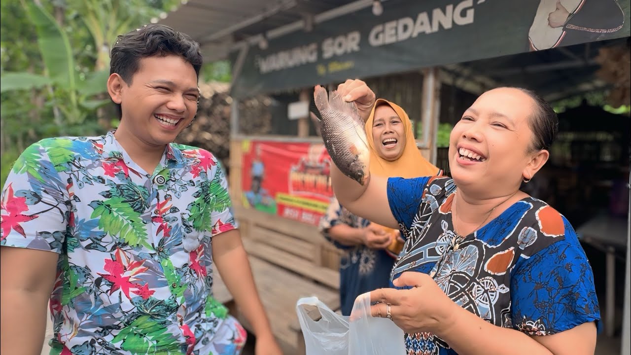 BELANJA IN MAKNOR SEPUASNYA ! NAIK BAJAJ PINK 😂