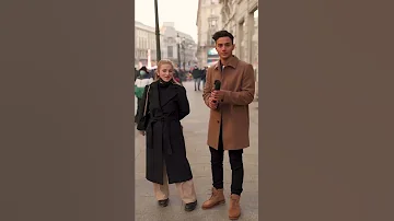 سالت البنات الايطالية كم كان عمرك عندما فقدتى عذريتك 
