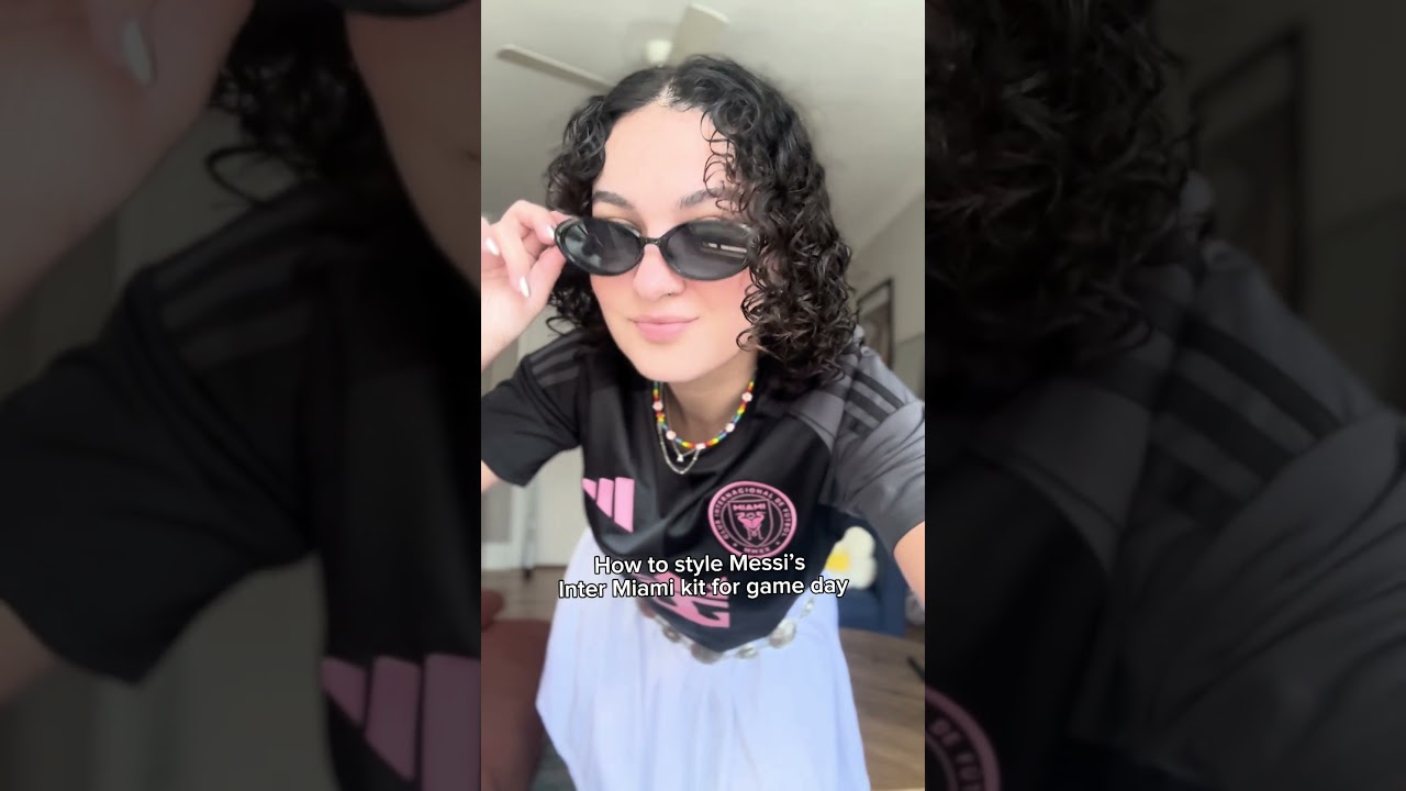 HOW to turn your soccer jersey Into a crop top - YouTube