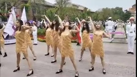 疑似清华大学校庆高清舞蹈，黄金般的闪亮，没有对比就没有伤害。舞蹈是一种美的展现，高晓松和清华的创始者肯定不知道现在博士们的审美水平到了这种高度。
