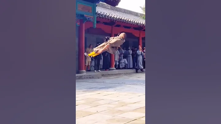 Shaolin monk kungfu show.  Chinese kung fu - DayDayNews