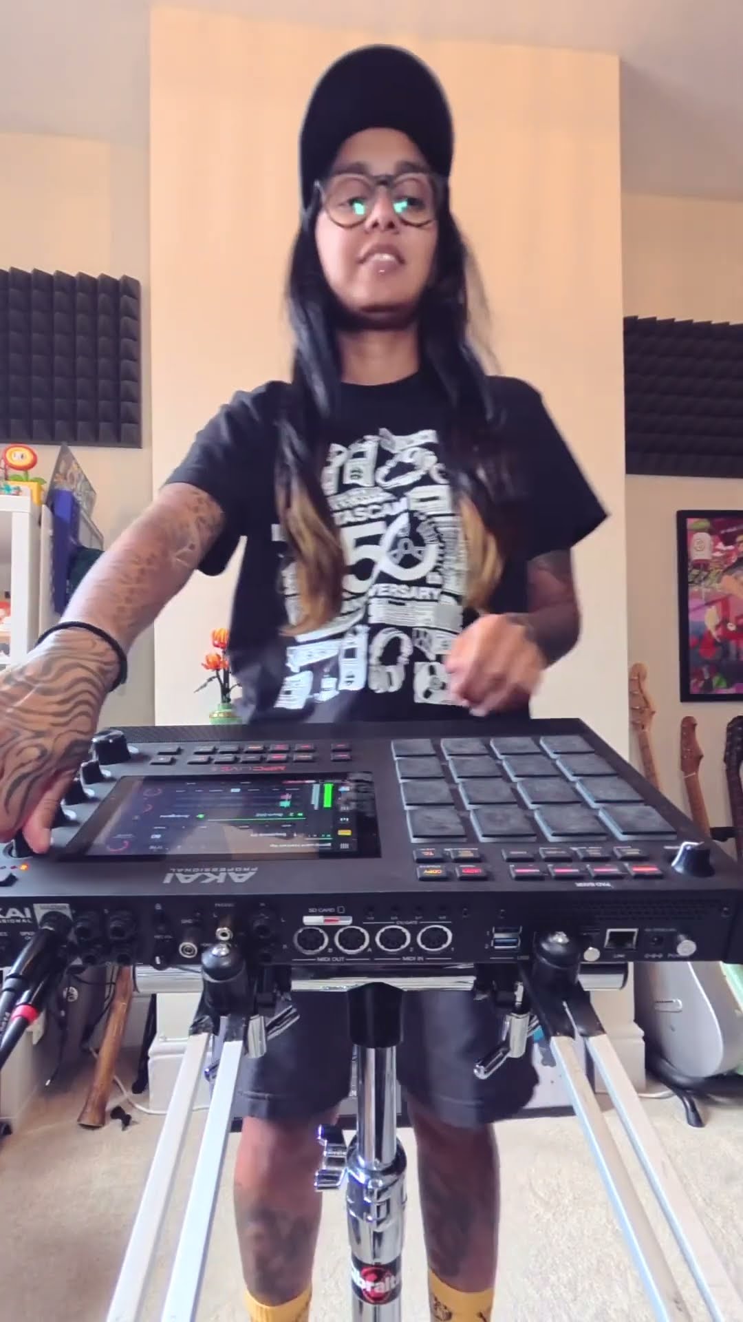J Dilla flips live on MPC - Gnarly - YouTube