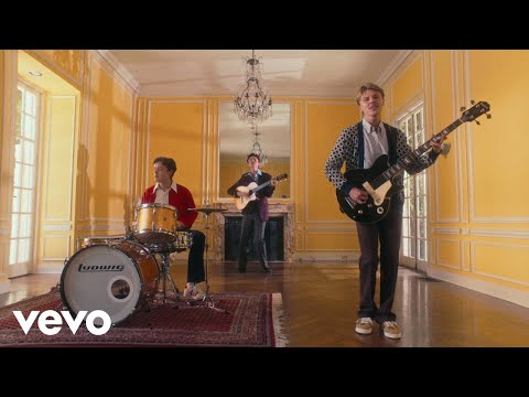 New Hope Club - Call Me a Quitter (Official Video)