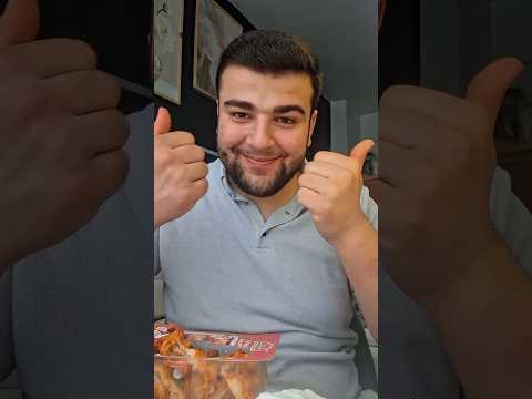 بدل ما تغسل إيدك امسحها ببنطلونك   