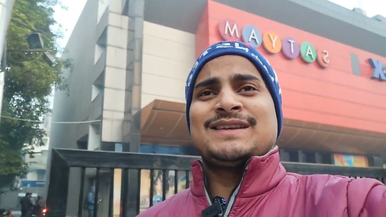 WATCHING DUNKI MOVIE FIRST DAY FIRST SHOW