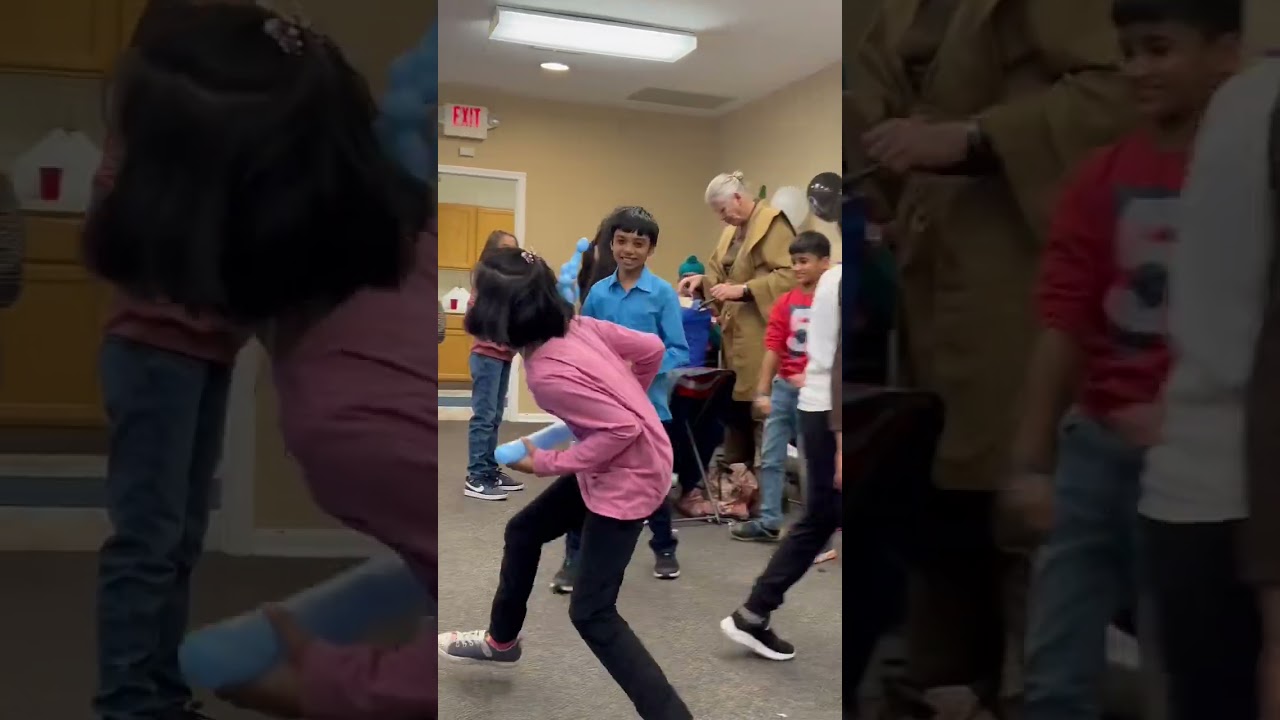 Star Wars Jedi making balloons for kids 